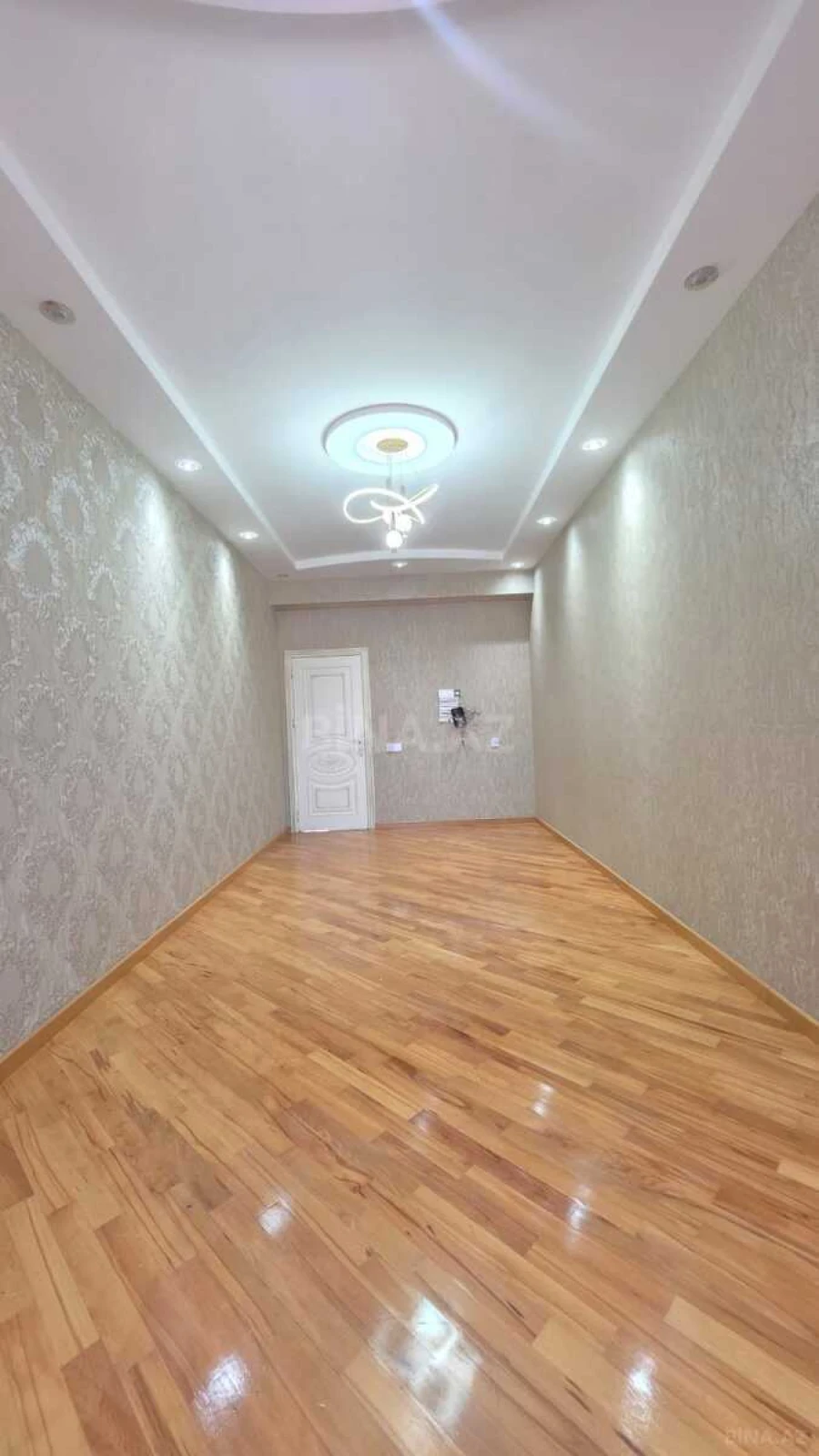Satılır 3 otaqlı mənzil 135 m²