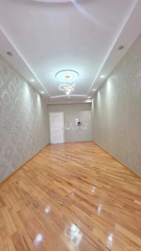Satılır 3 otaqlı mənzil 135 m²