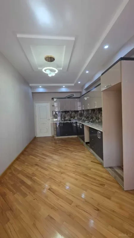 Satılır 3 otaqlı mənzil 135 m²