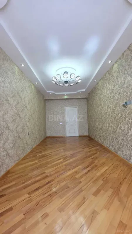 Satılır 3 otaqlı mənzil 135 m²