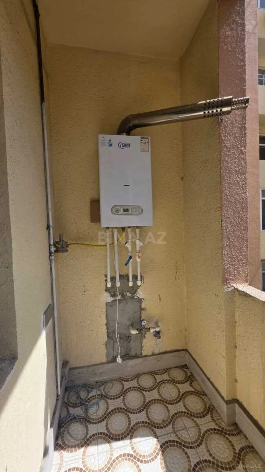 Satılır 3 otaqlı mənzil 135 m²