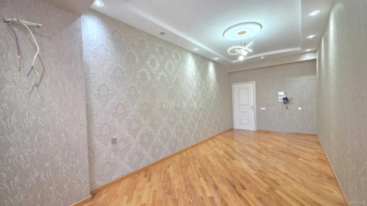 Satılır 3 otaqlı mənzil 135 m²