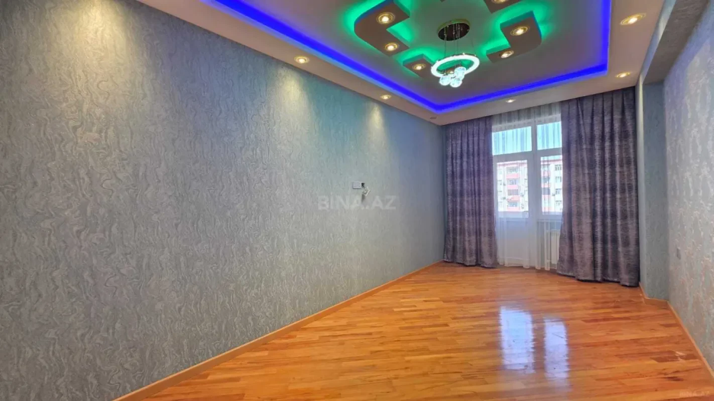 Satılır 3 otaqlı mənzil 135 m²