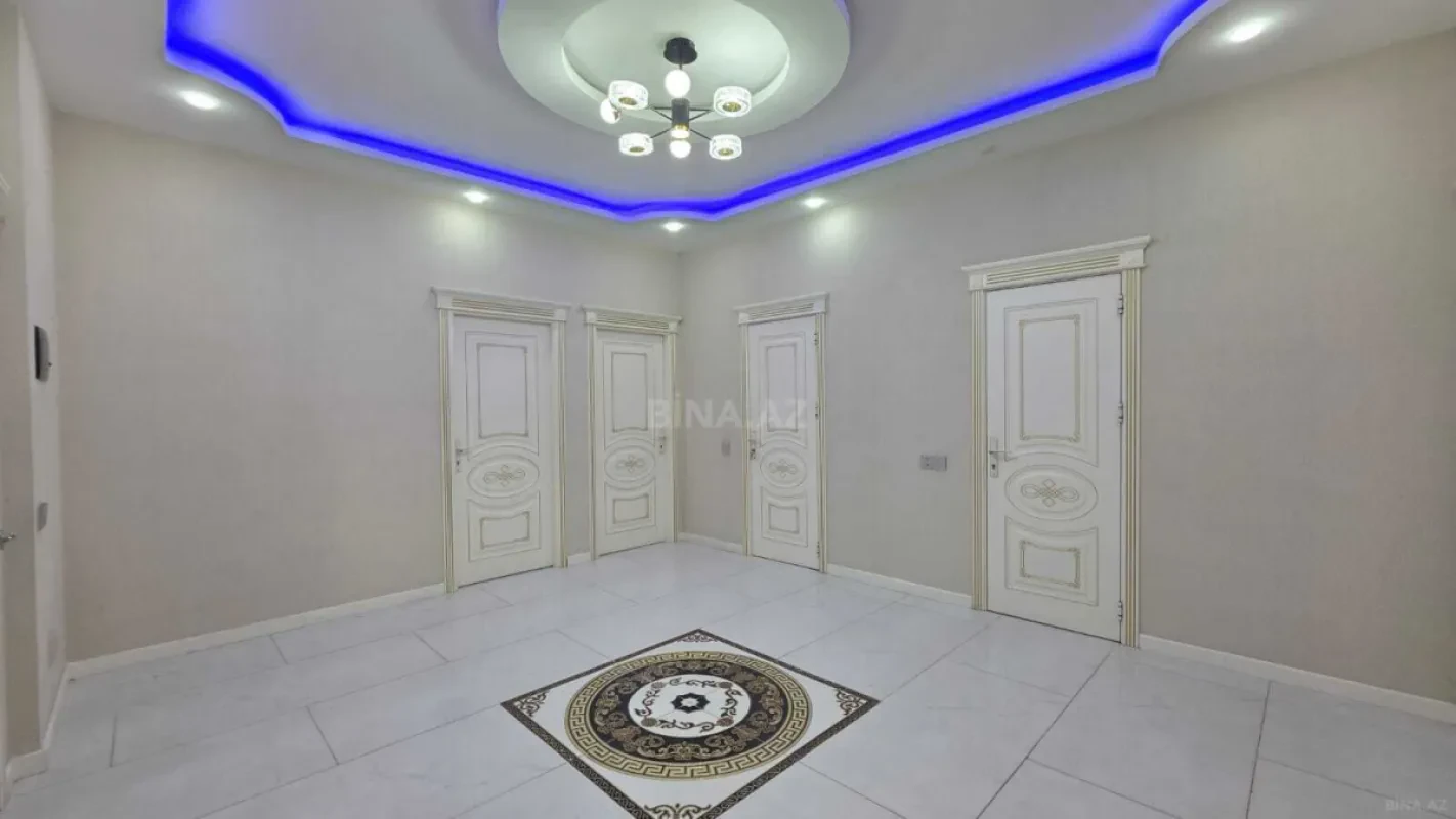 Satılır 3 otaqlı mənzil 135 m²