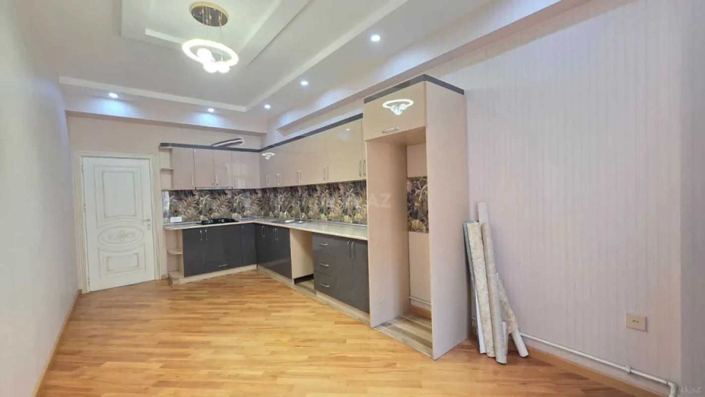 Satılır 3 otaqlı mənzil 135 m²
