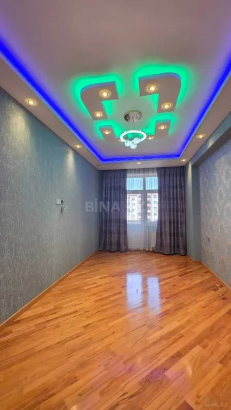 Satılır 3 otaqlı mənzil 135 m²