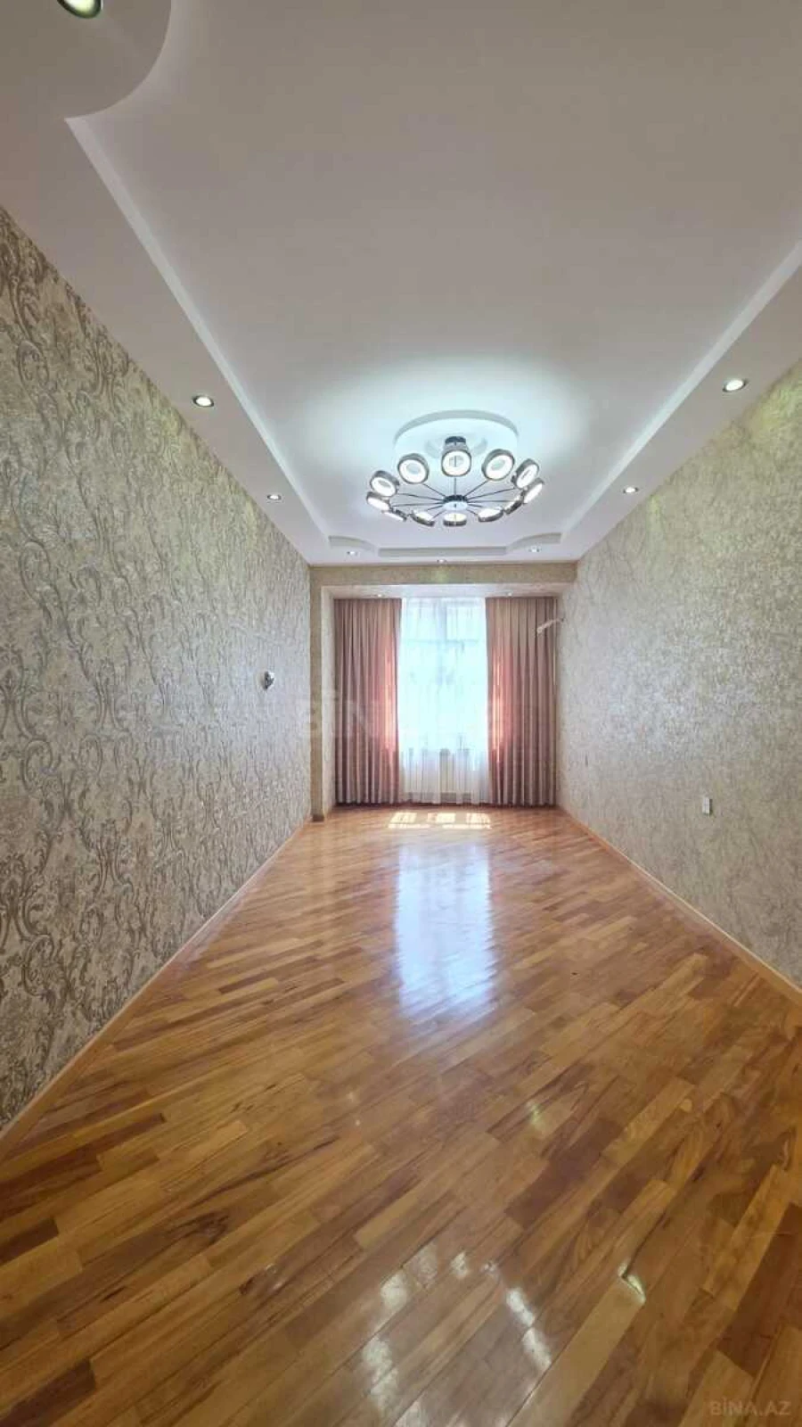 Satılır 3 otaqlı mənzil 135 m²