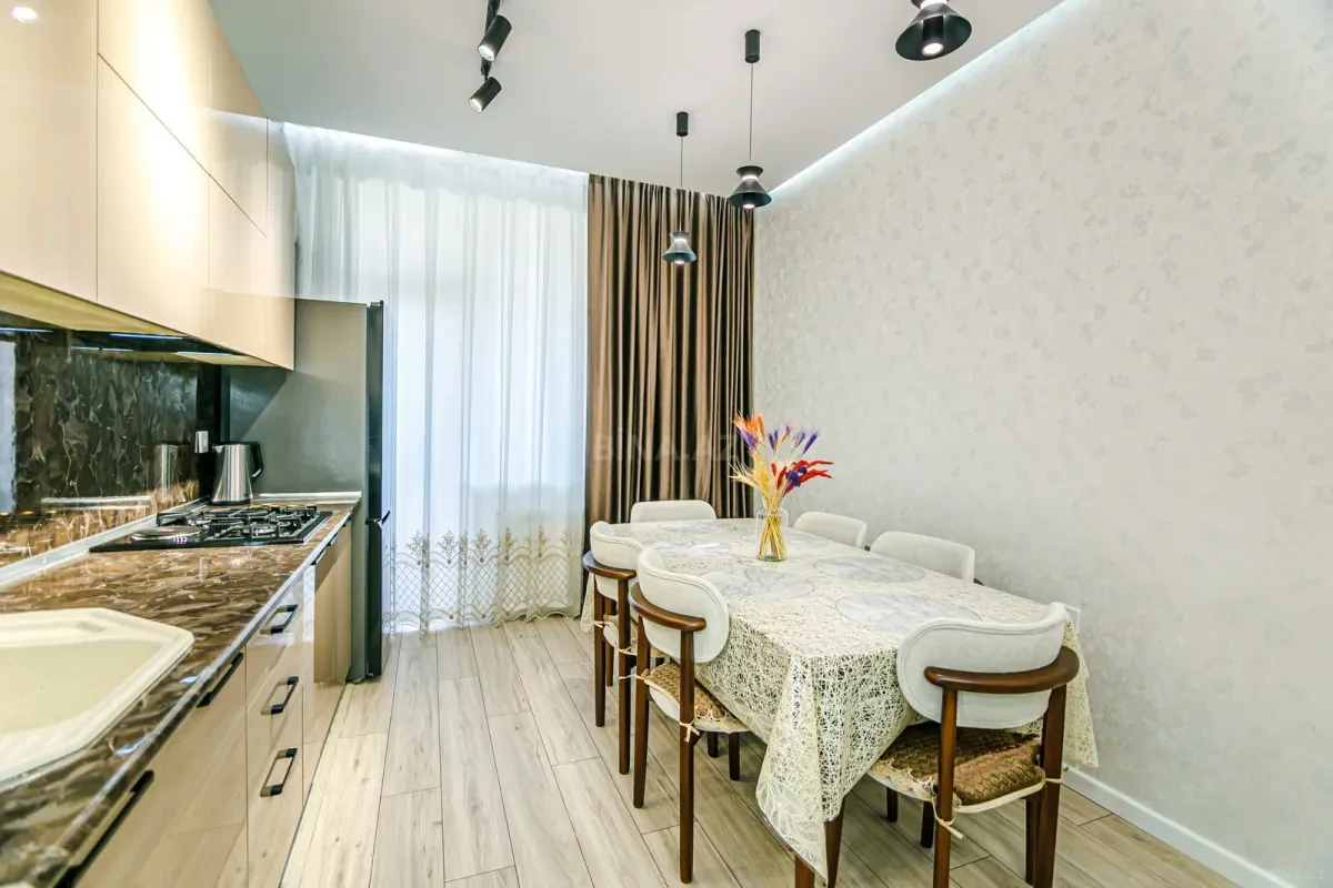 Kirayə verilir 3 otaqlı mənzil 110 m²