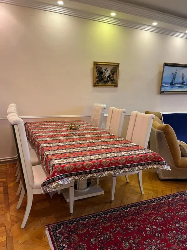 Kirayə verilir 2 otaqlı mənzil 70 m²