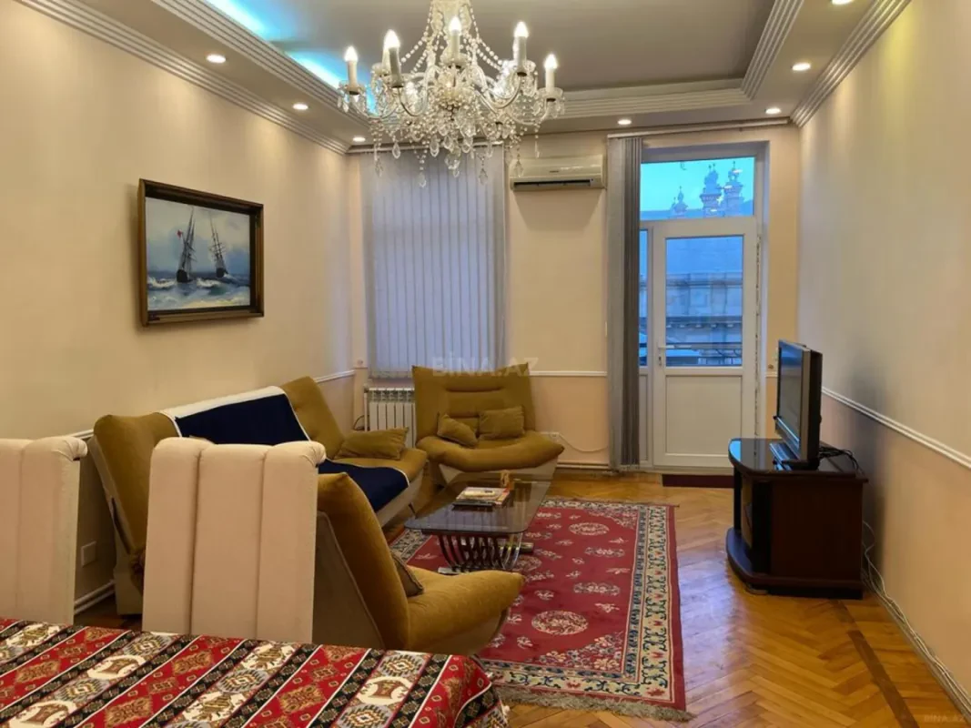 Kirayə verilir 2 otaqlı mənzil 70 m²