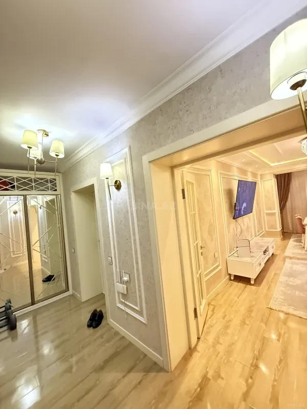 Satılır 2 otaqlı mənzil 68 m²