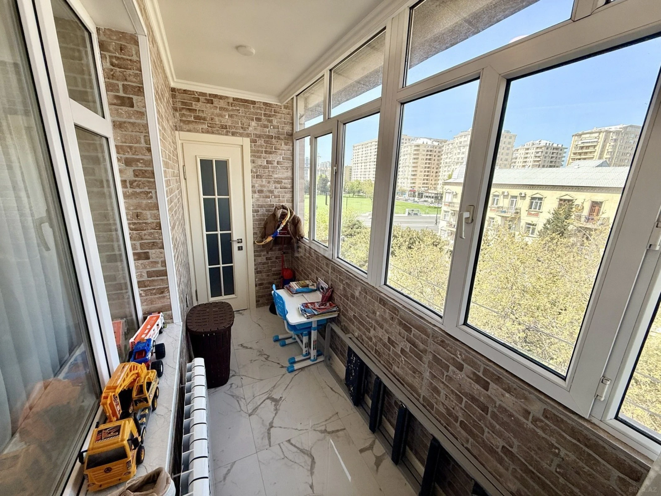 Satılır 2 otaqlı mənzil 68 m²