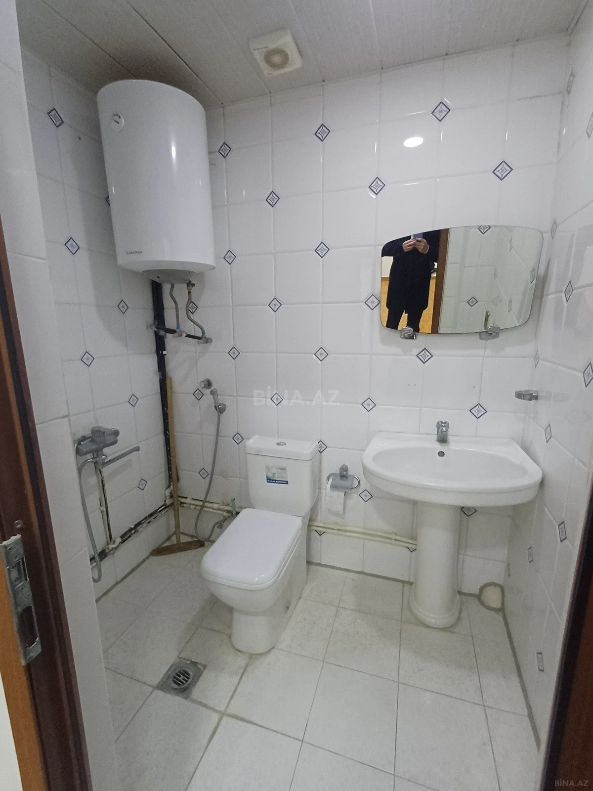 Kirayə verilir 2 otaqlı ofis 65 m²