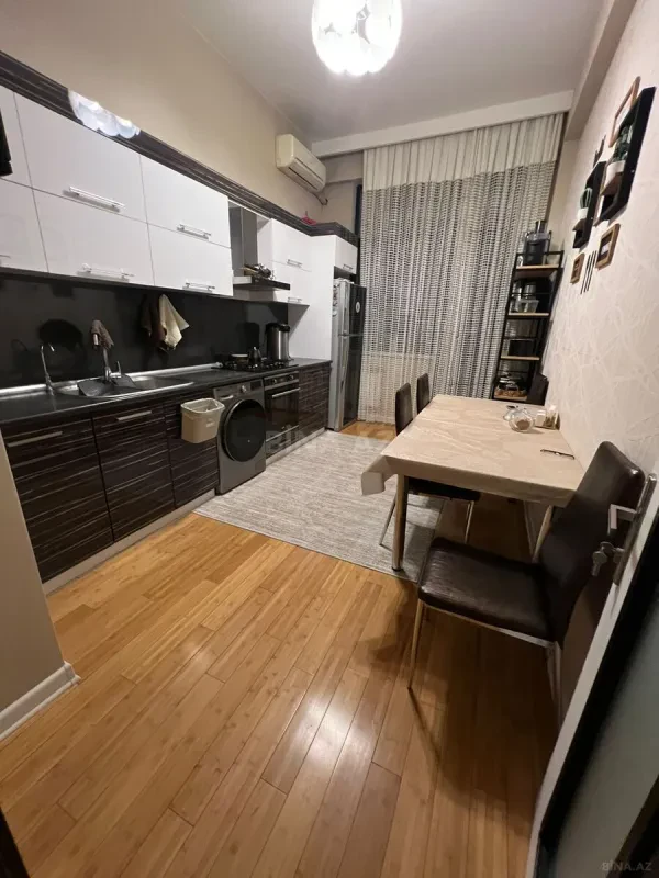 Satılır 4 otaqlı mənzil 150 m²