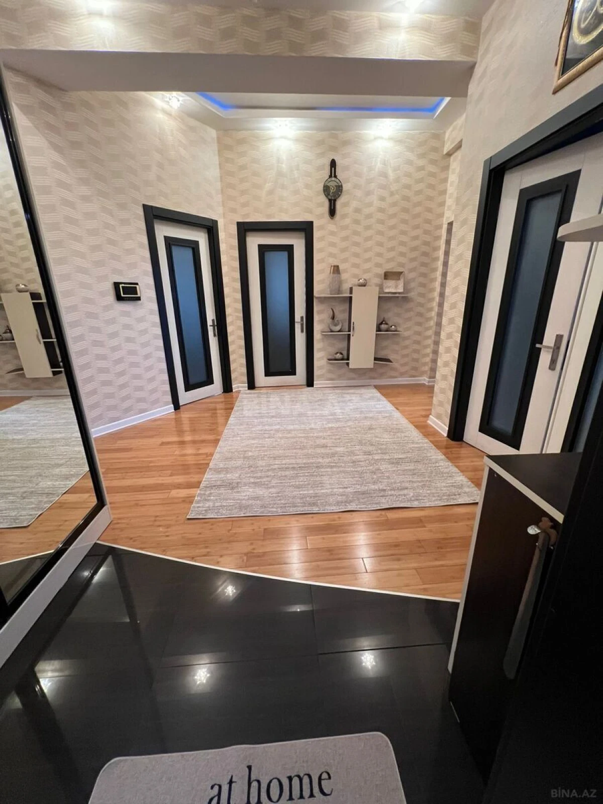 Satılır 4 otaqlı mənzil 150 m²
