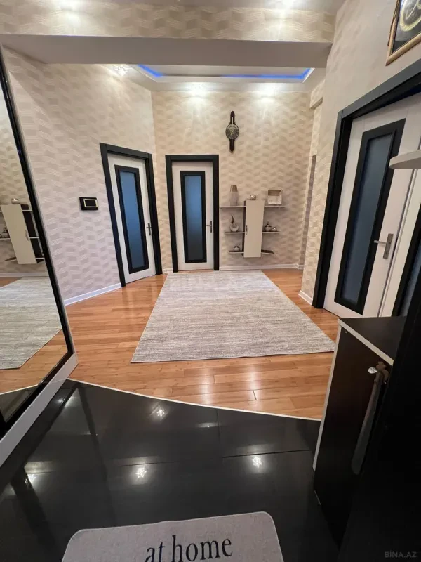 Satılır 4 otaqlı mənzil 150 m²