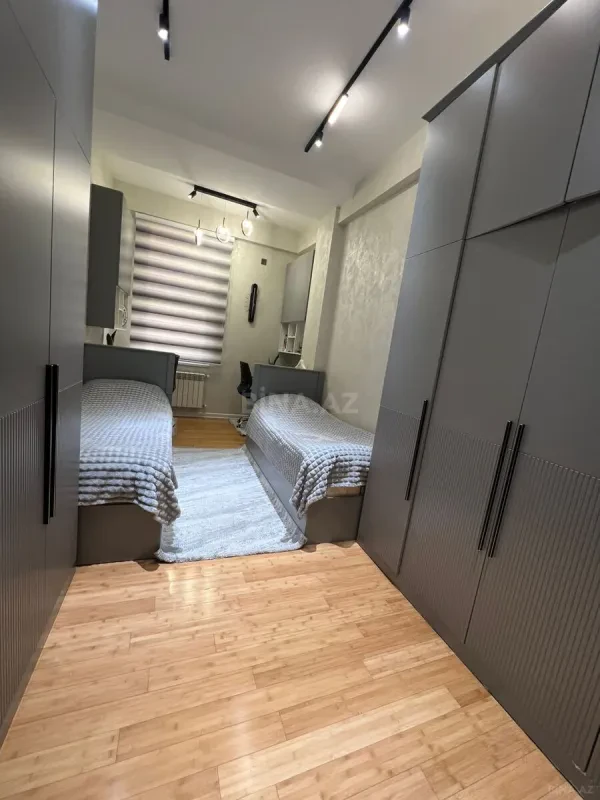 Satılır 4 otaqlı mənzil 150 m²