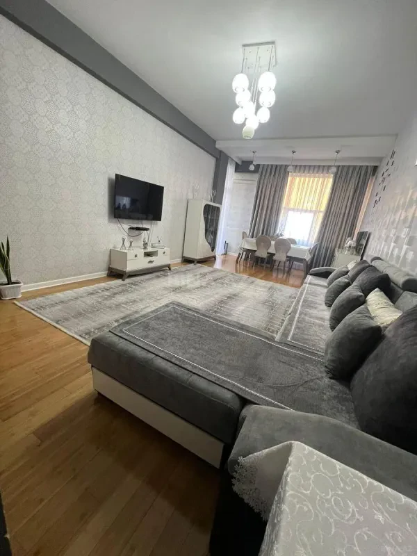 Satılır 4 otaqlı mənzil 150 m²