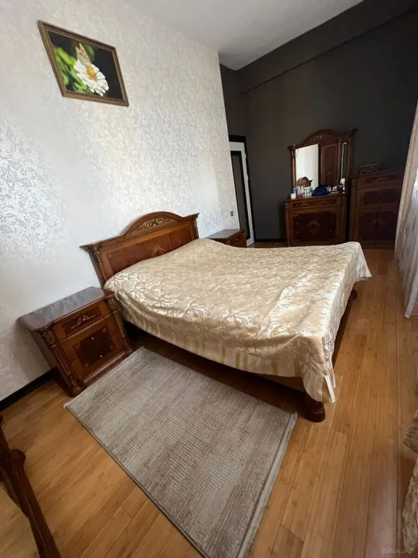 Satılır 4 otaqlı mənzil 150 m²