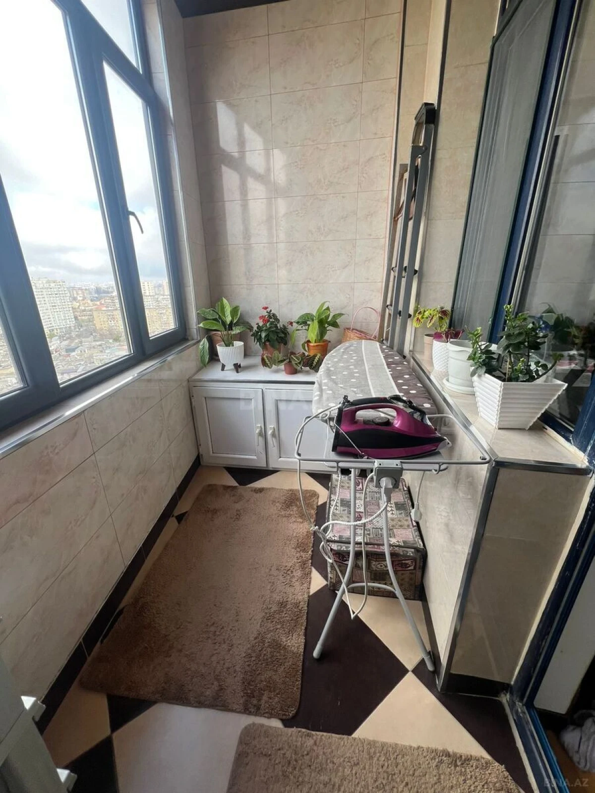 Satılır 4 otaqlı mənzil 150 m²