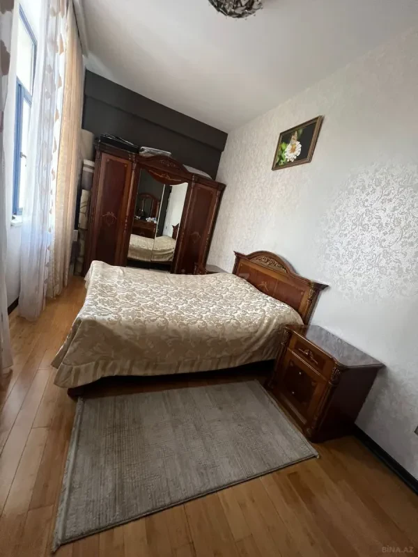 Satılır 4 otaqlı mənzil 150 m²