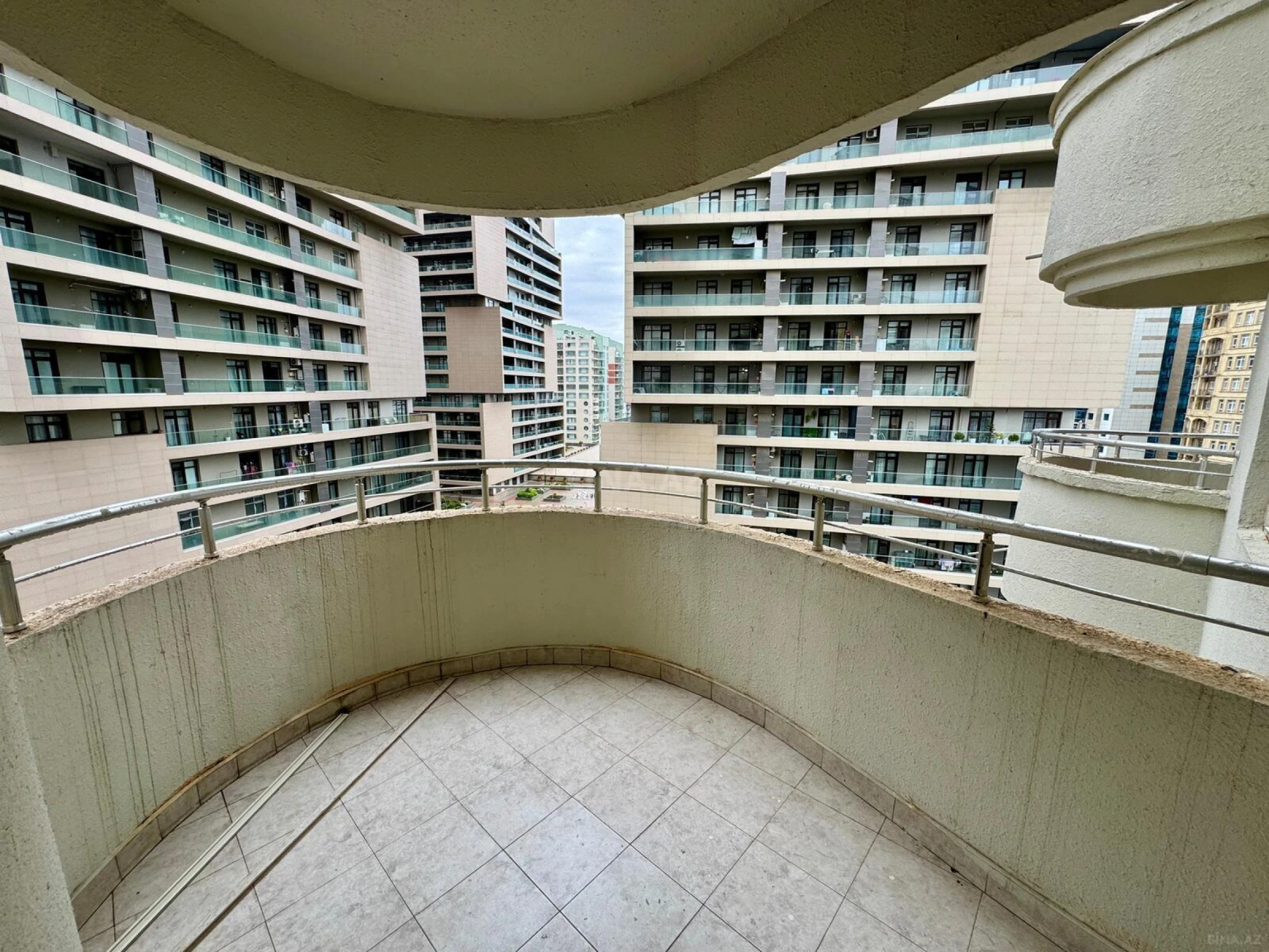 Kirayə verilir 3 otaqlı mənzil 190 m²