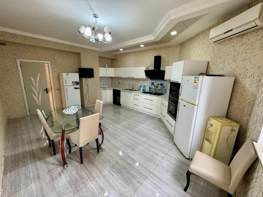 Kirayə verilir 3 otaqlı mənzil 190 m²