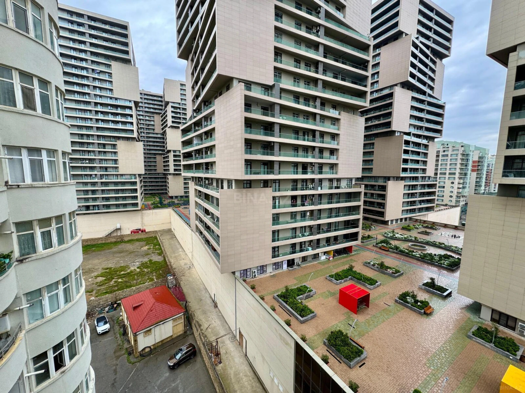 Kirayə verilir 3 otaqlı mənzil 190 m²