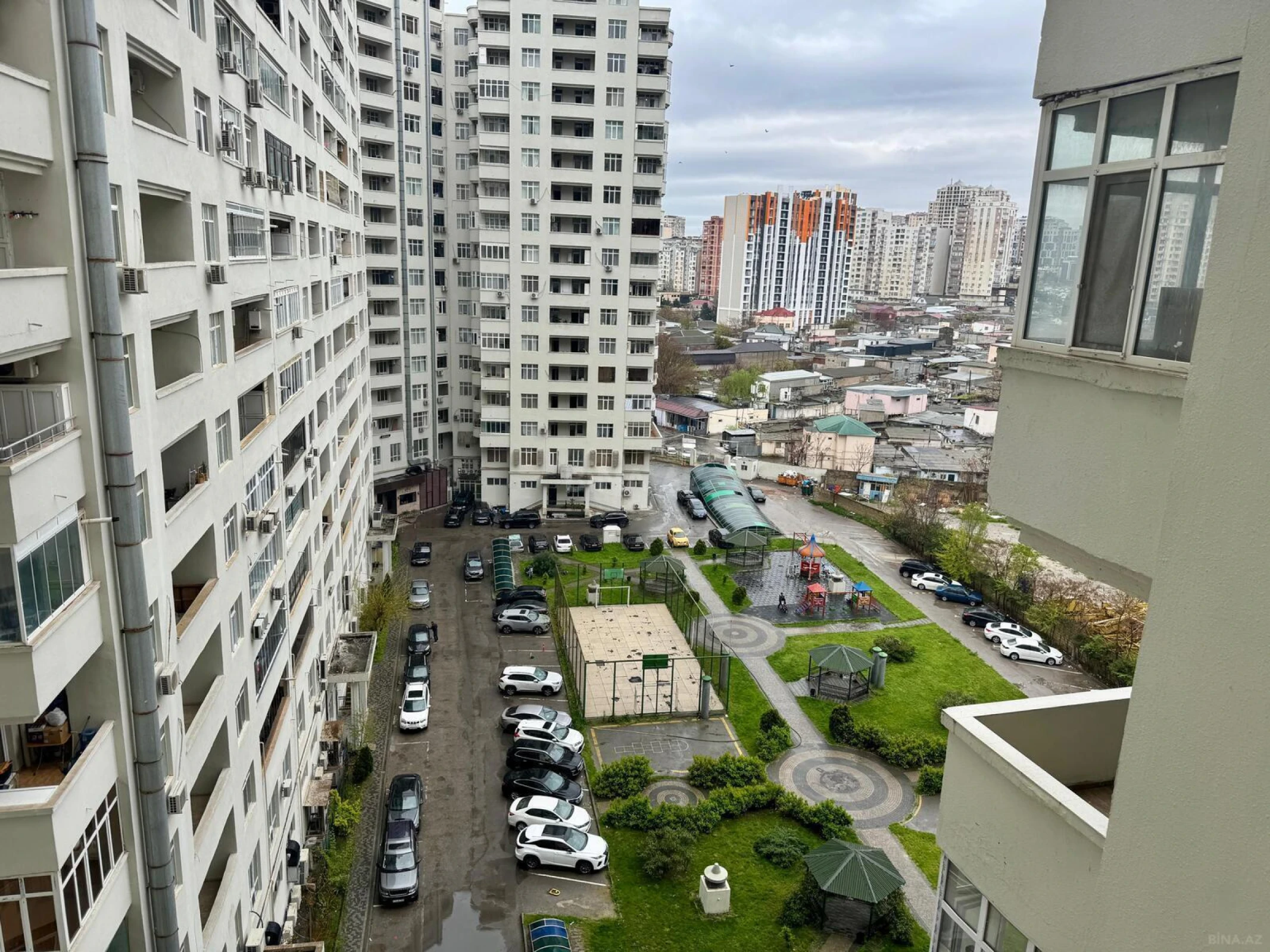 Kirayə verilir 3 otaqlı mənzil 190 m²