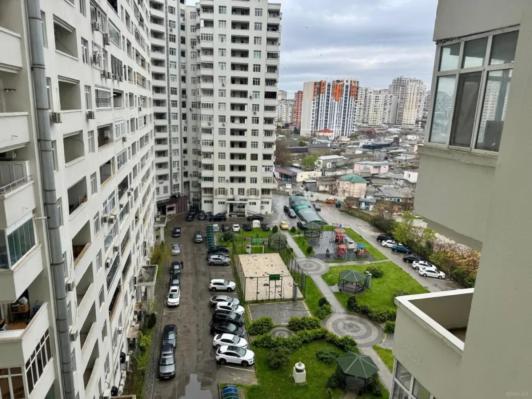 Kirayə verilir 3 otaqlı mənzil 190 m²