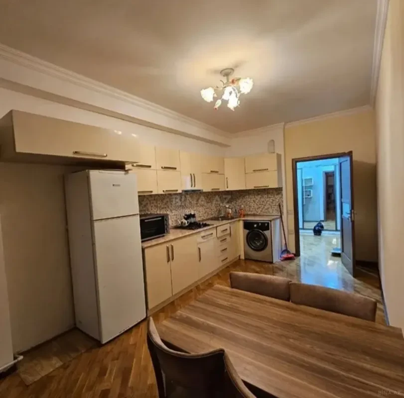 Kirayə verilir 3 otaqlı mənzil 110 m²
