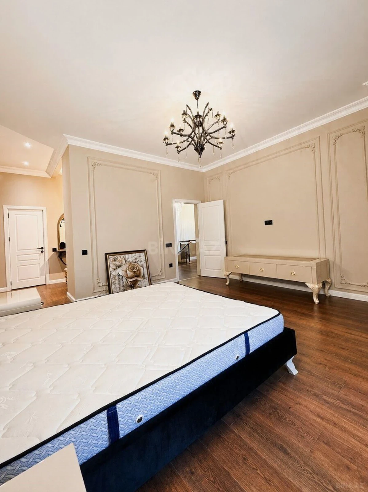 Satılır 5 otaqlı həyət evi 450 m²