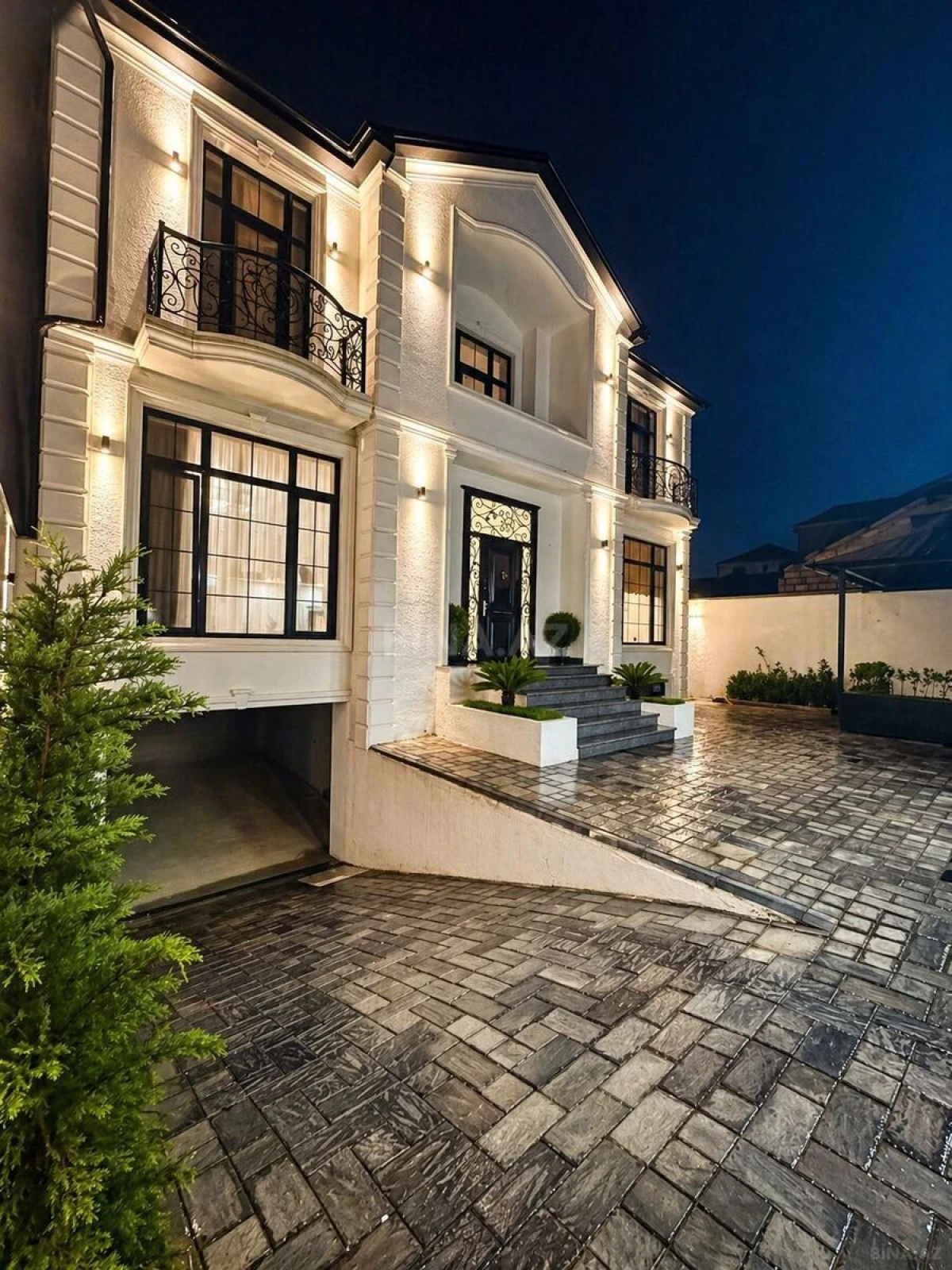 Satılır 5 otaqlı həyət evi 450 m²
