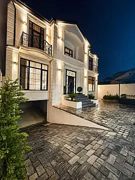 Satılır 5 otaqlı həyət evi 450 m²
