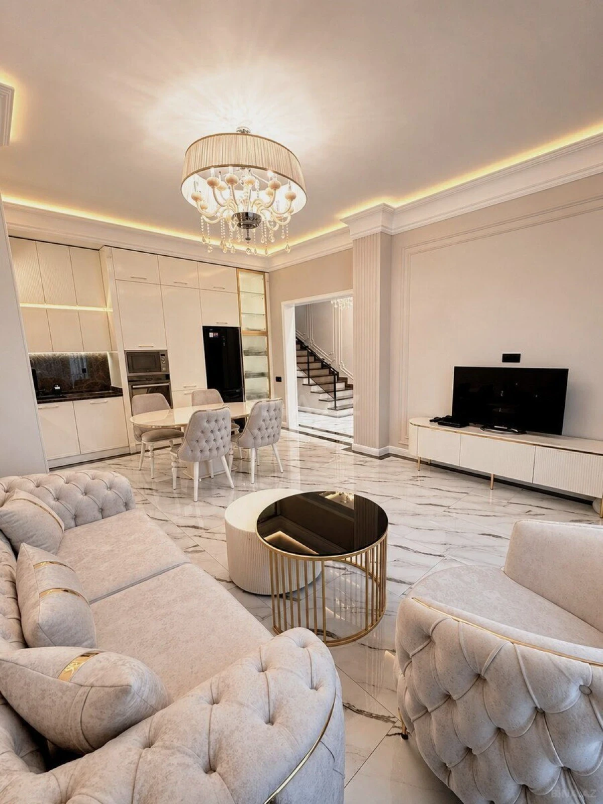 Satılır 5 otaqlı həyət evi 450 m²