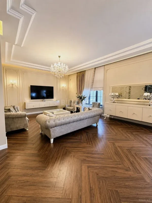 Satılır 5 otaqlı həyət evi 450 m²