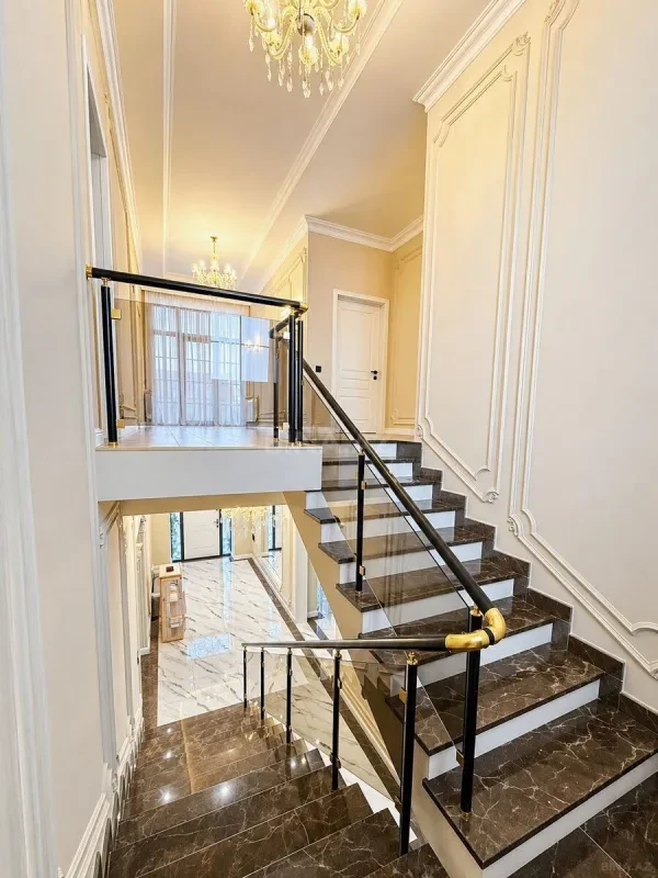 Satılır 5 otaqlı həyət evi 450 m²