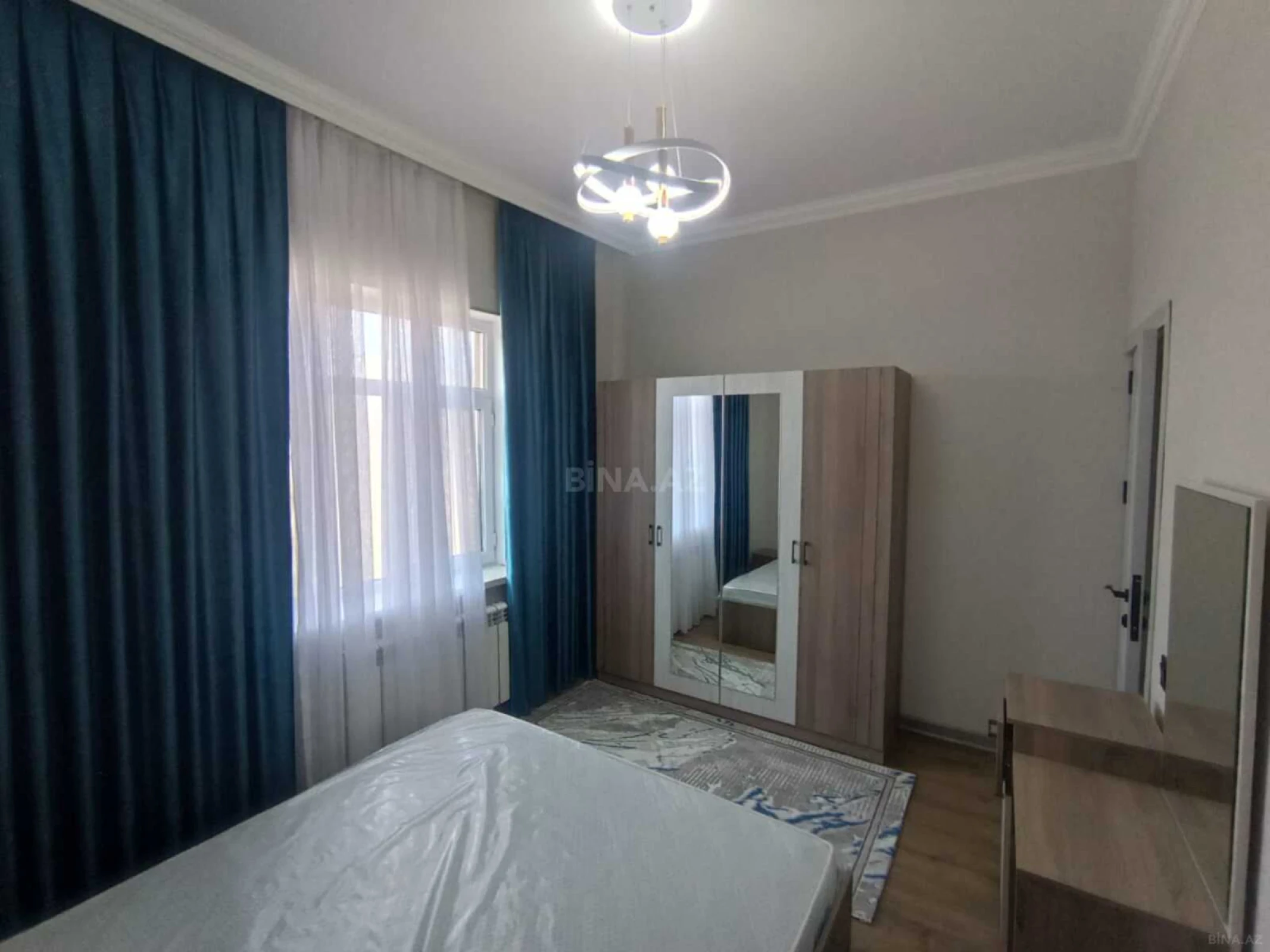 Satılır 4 otaqlı həyət evi 240 m²