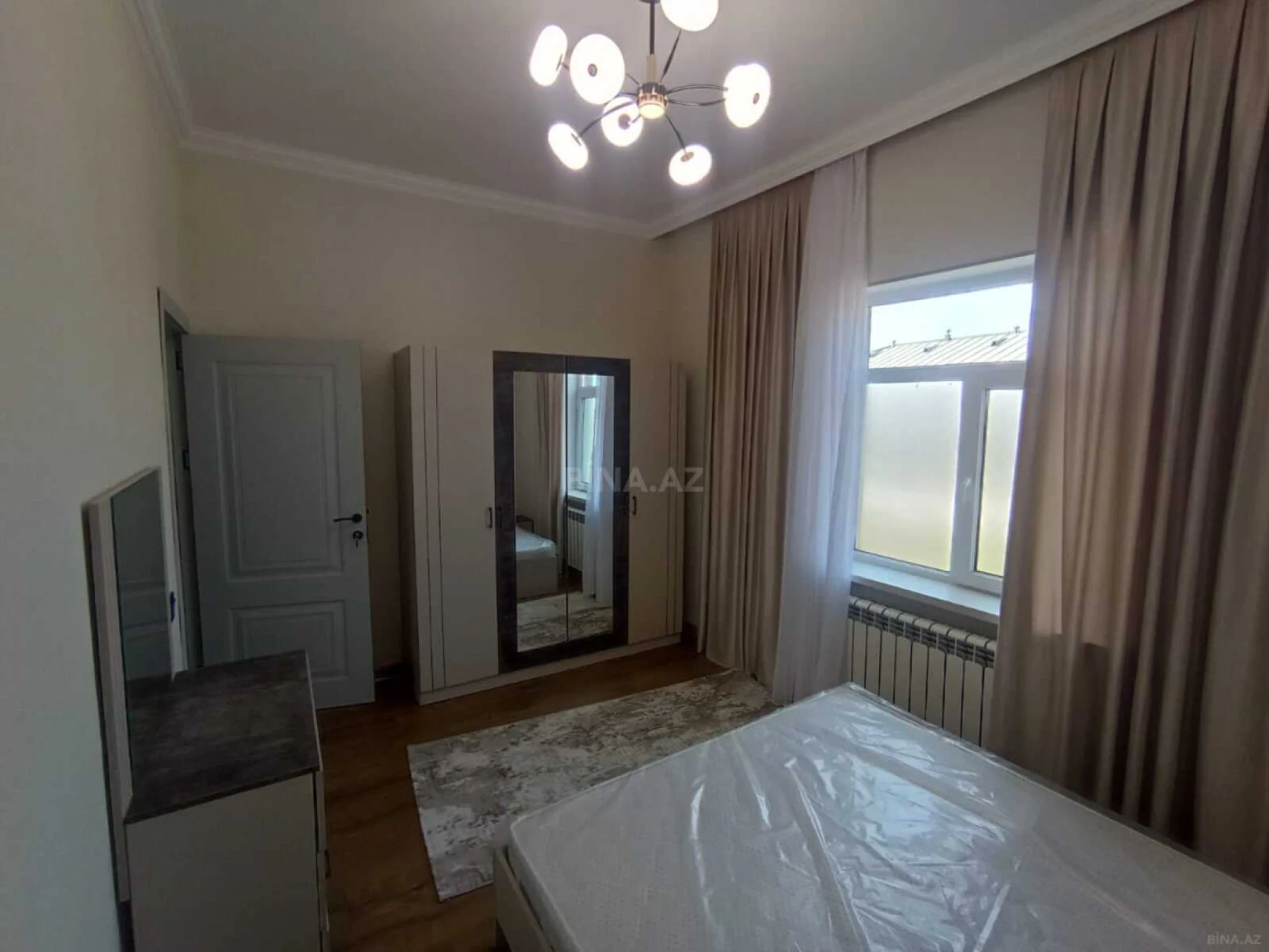 Satılır 4 otaqlı həyət evi 240 m²