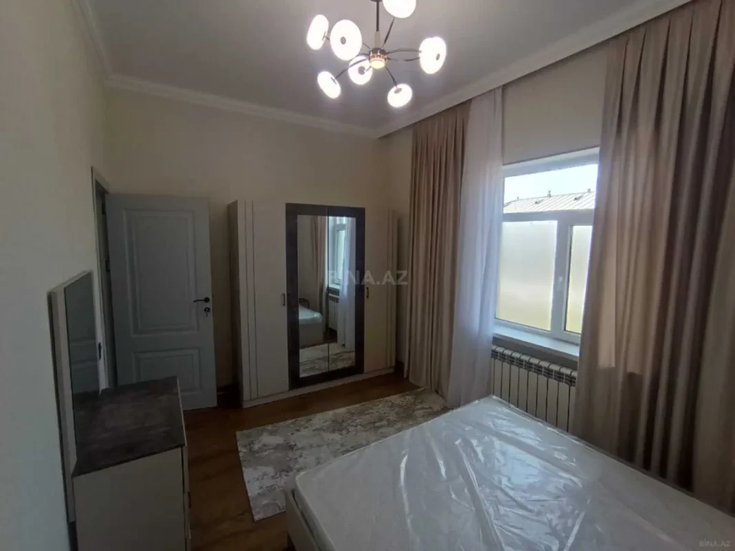Satılır 4 otaqlı həyət evi 240 m²
