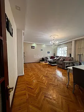 Satılır 5 otaqlı mənzil 145 m²