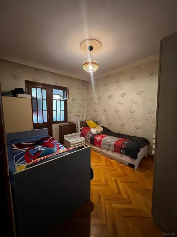 Satılır 5 otaqlı mənzil 145 m²