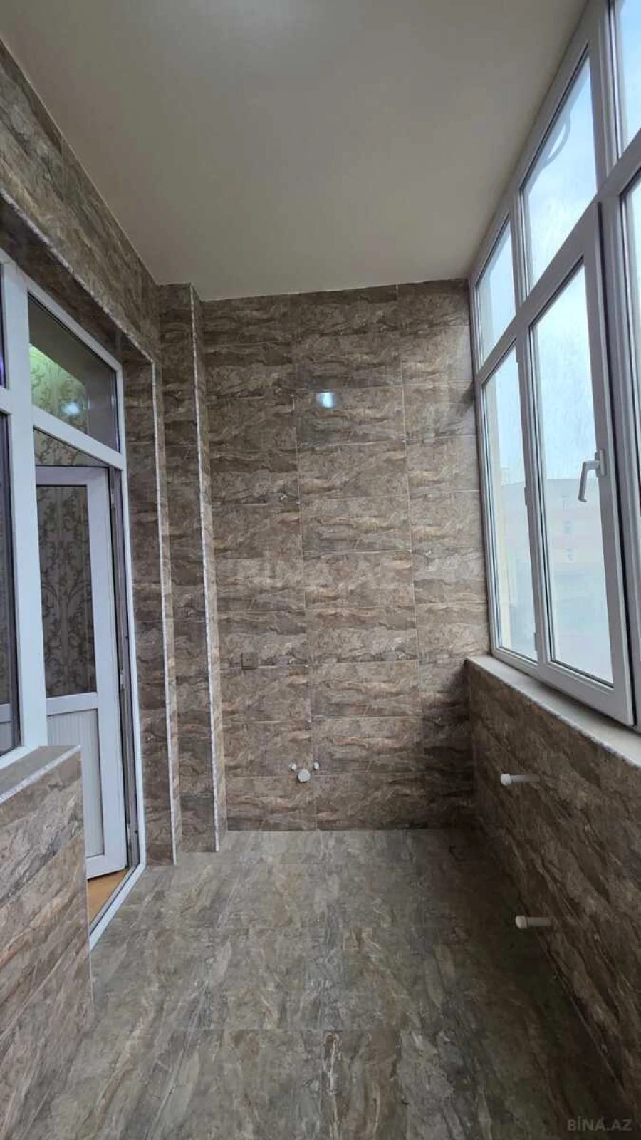 Satılır 3 otaqlı mənzil 147 m²