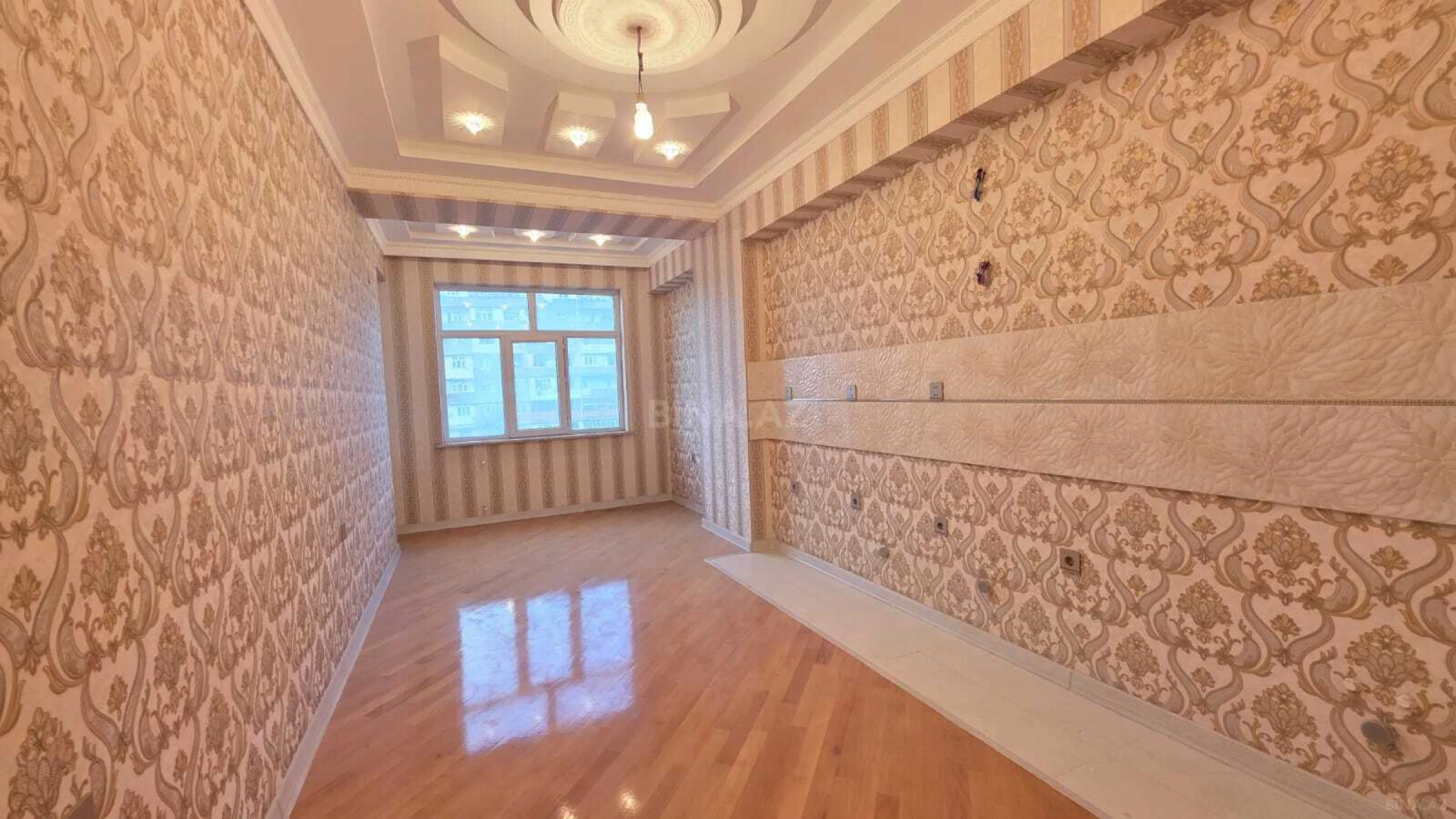 Satılır 3 otaqlı mənzil 147 m²