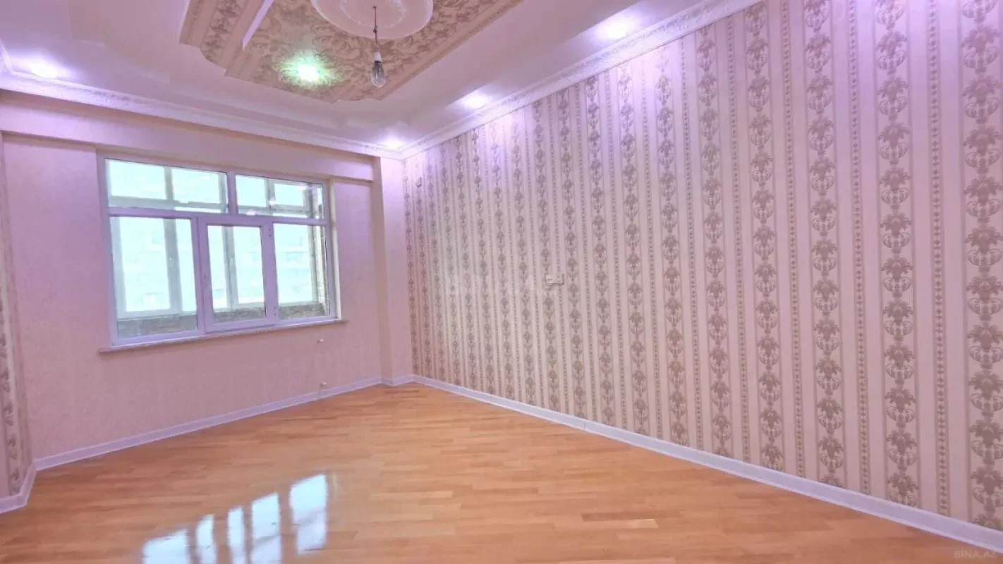 Satılır 3 otaqlı mənzil 147 m²