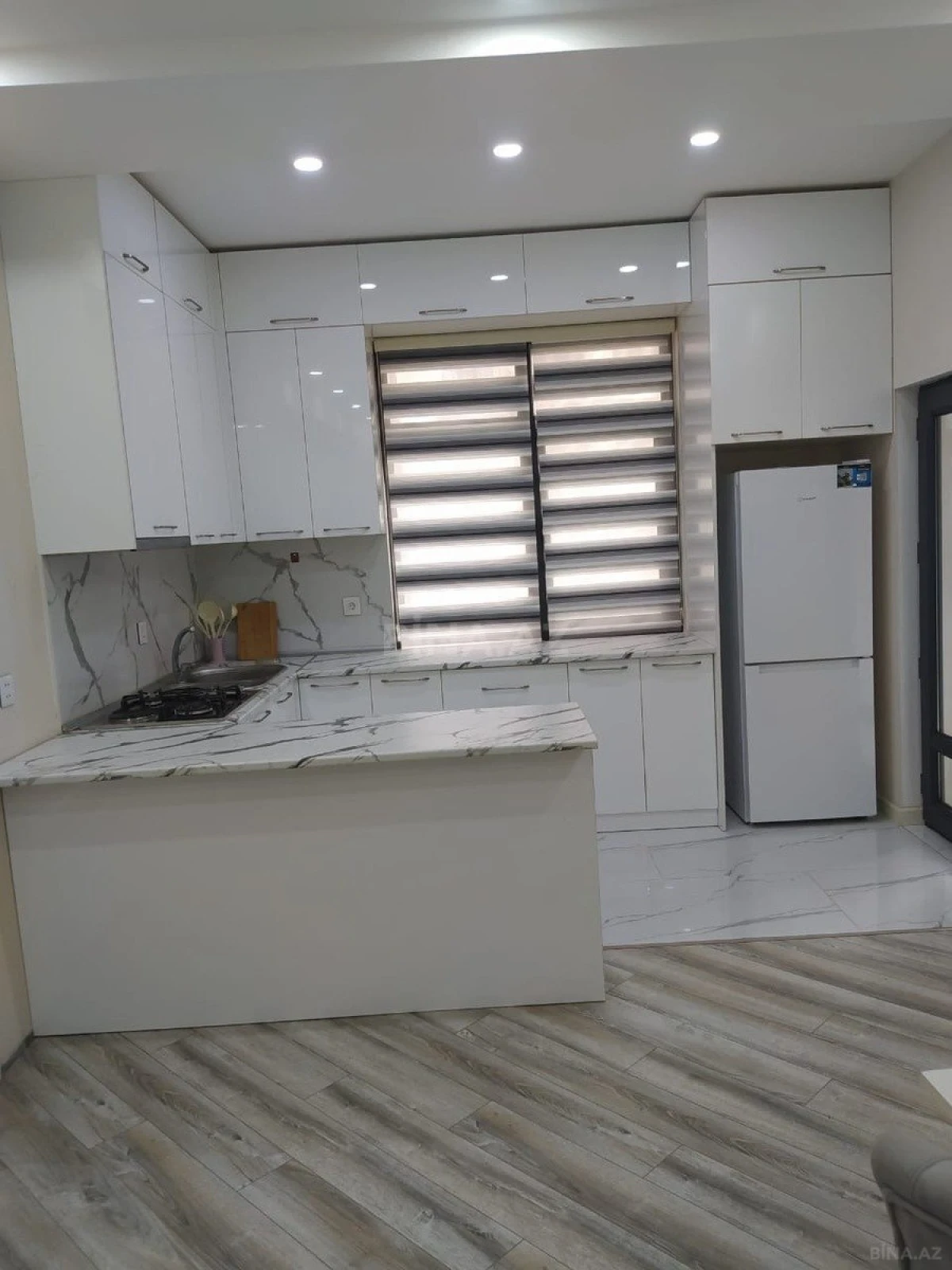 Kirayə verilir 2 otaqlı mənzil 60 m²