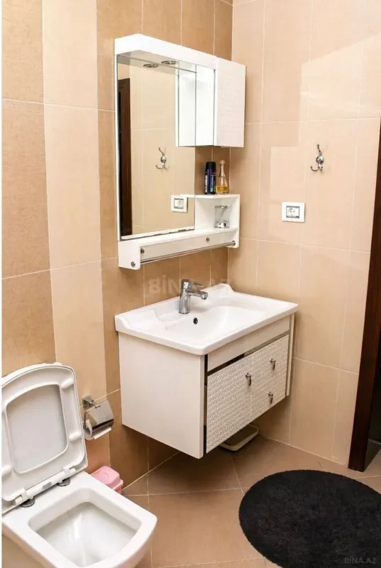 Satılır 4 otaqlı mənzil 220 m²