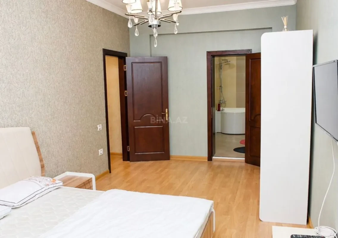 Satılır 4 otaqlı mənzil 220 m²