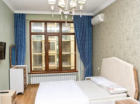 Satılır 4 otaqlı mənzil 220 m²