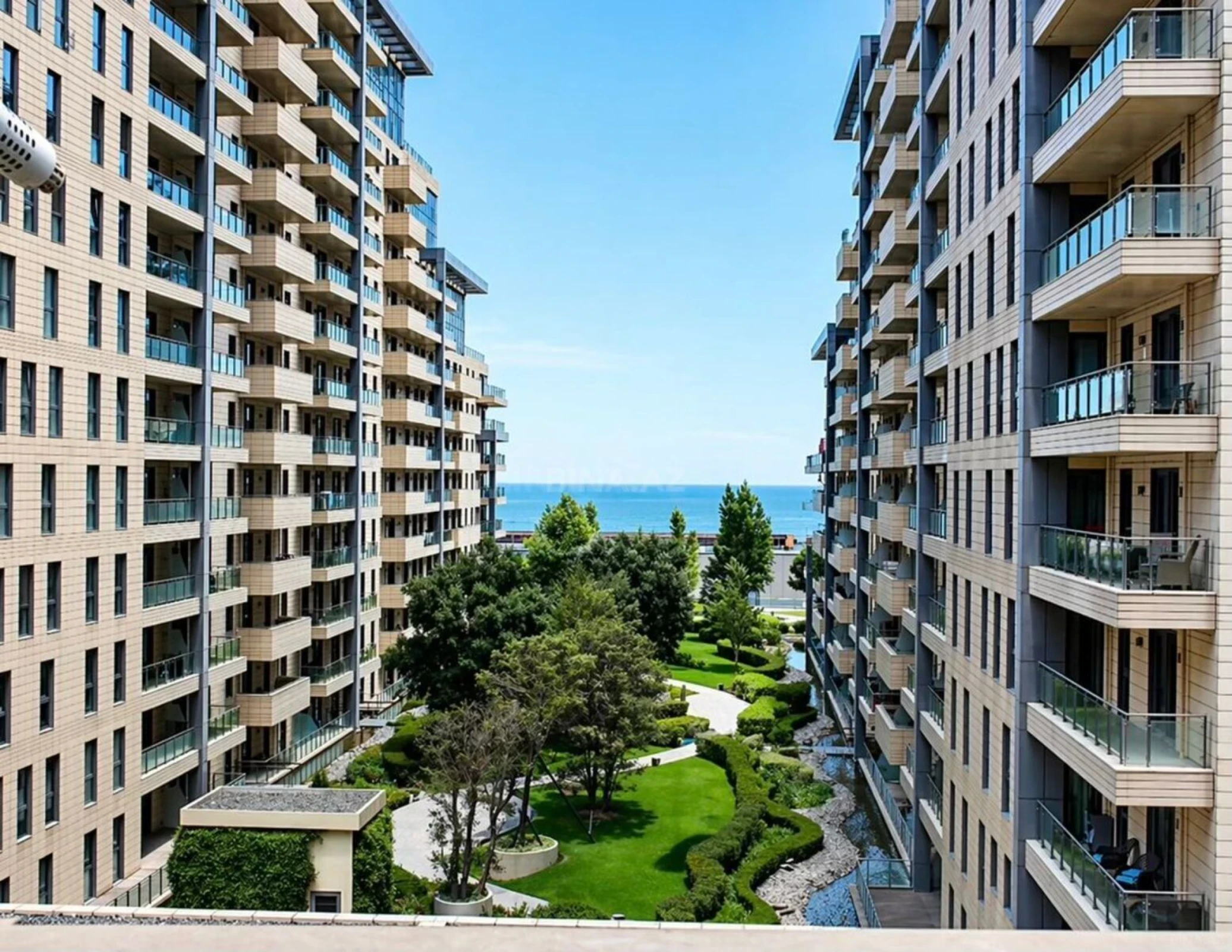 Satılır 4 otaqlı mənzil 220 m²